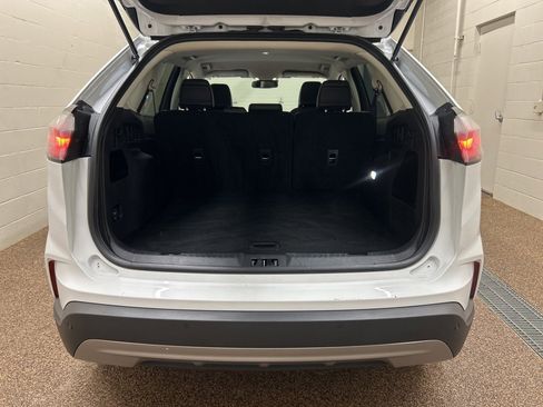 Used 2024 Ford Edge SEL image 11