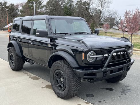 Used 2024 Ford Bronco Wildtrak image 2
