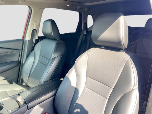 Used 2024 Nissan Rogue SV w/ SV Premium Package image 12