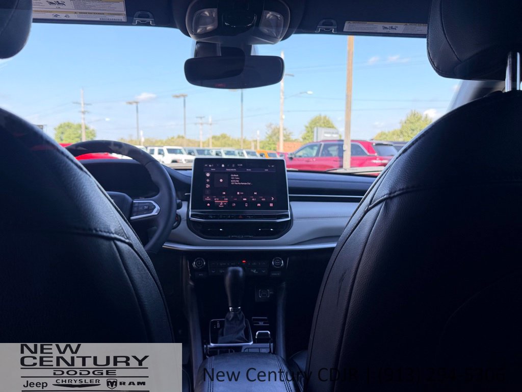 Used 2025 Jeep Compass Limited AWD/4WD image 19