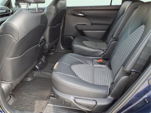 Used 2023 Toyota Highlander L image 7
