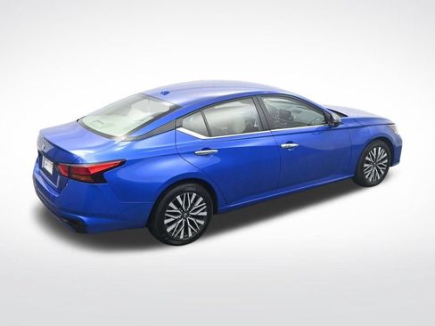 Used 2025 Nissan Altima 2.5 SV FWD image 32