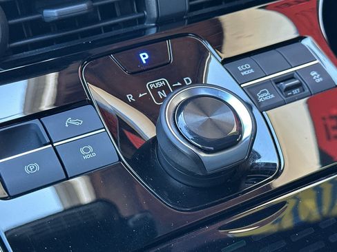 Used 2025 Toyota bZ4X AWD image 28