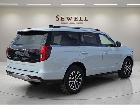 Used 2025 Ford Expedition Platinum AWD/4WD image 4