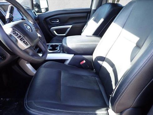 Used 2020 Nissan Titan SL w/ Moonroof Package image 12