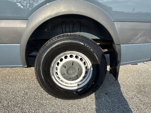 Used 2018 Mercedes-Benz Sprinter 2500 image 16