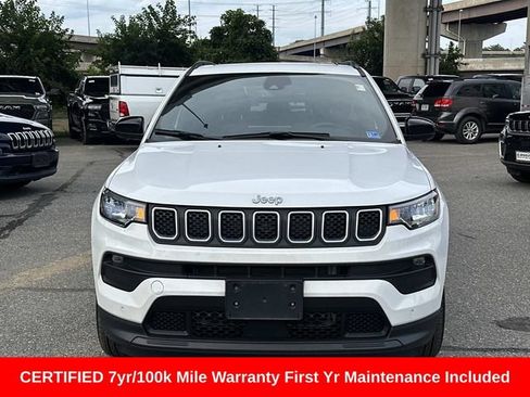 Used 2023 Jeep Compass Latitude w/ Sun and Sound Group AWD/4WD image 7