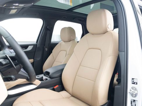 New 2026 Porsche Cayenne E-Hybrid AWD/4WD image 5