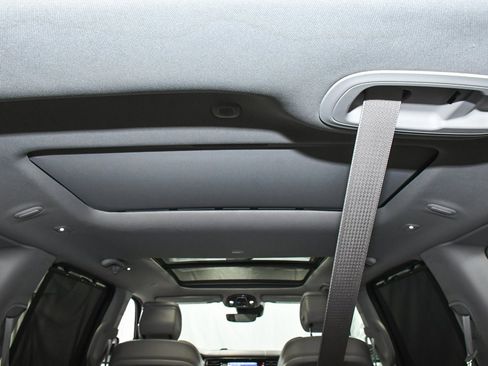 Used 2022 Jeep Wagoneer Series III w/ Premium Group I image 74