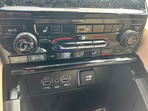 Used 2023 Jeep Grand Cherokee L Limited image 25