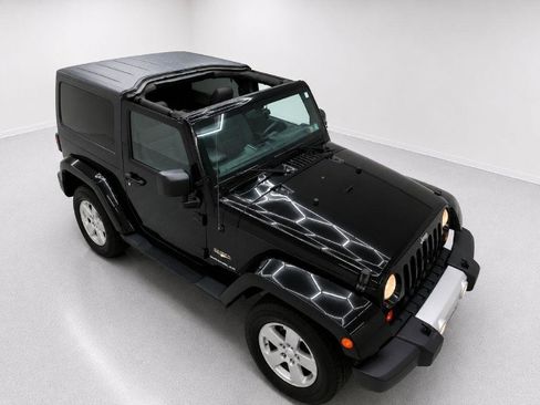 Used 2011 Jeep Wrangler Sahara w/ Connectivity Group AWD/4WD image 32