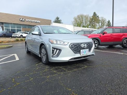 Used 2020 Hyundai Ioniq SE image 2