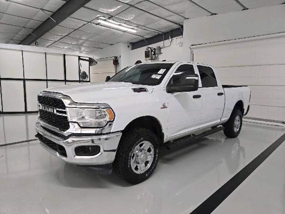 Used 2024 RAM 2500 Tradesman w/ Chrome Appearance Group AWD/4WD image 5