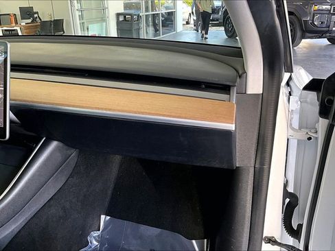 Used 2021 Tesla Model Y Long Range image 26