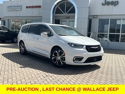 Used 2022 Chrysler Pacifica Pinnacle