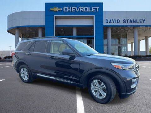 Used 2022 Ford Explorer XLT w/ Equipment Group 202A RWD image 2