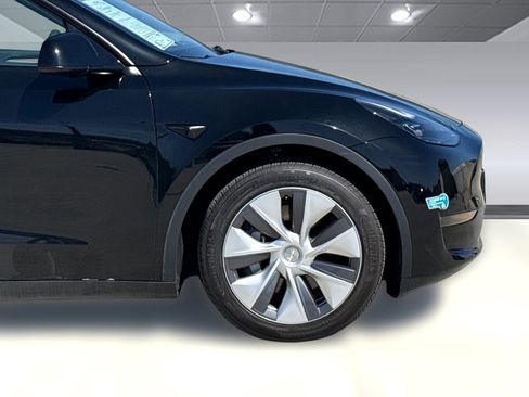 Used 2024 Tesla Model Y Long Range image 34
