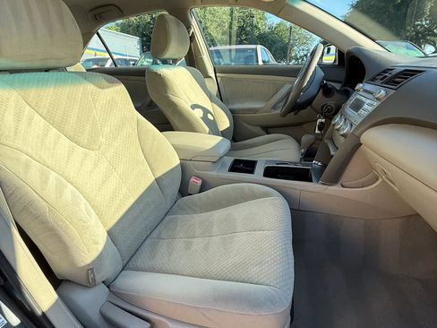Used 2009 Toyota Camry LE FWD image 16