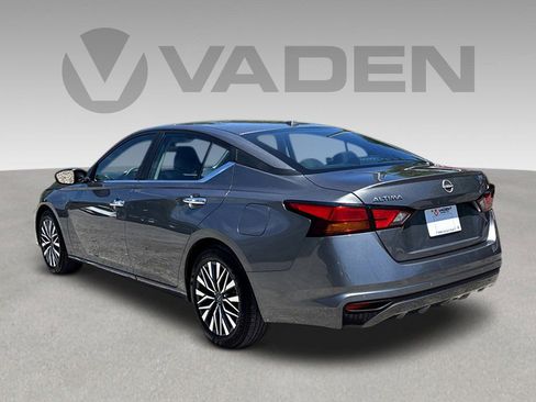 Used 2025 Nissan Altima 2.5 SV FWD image 25