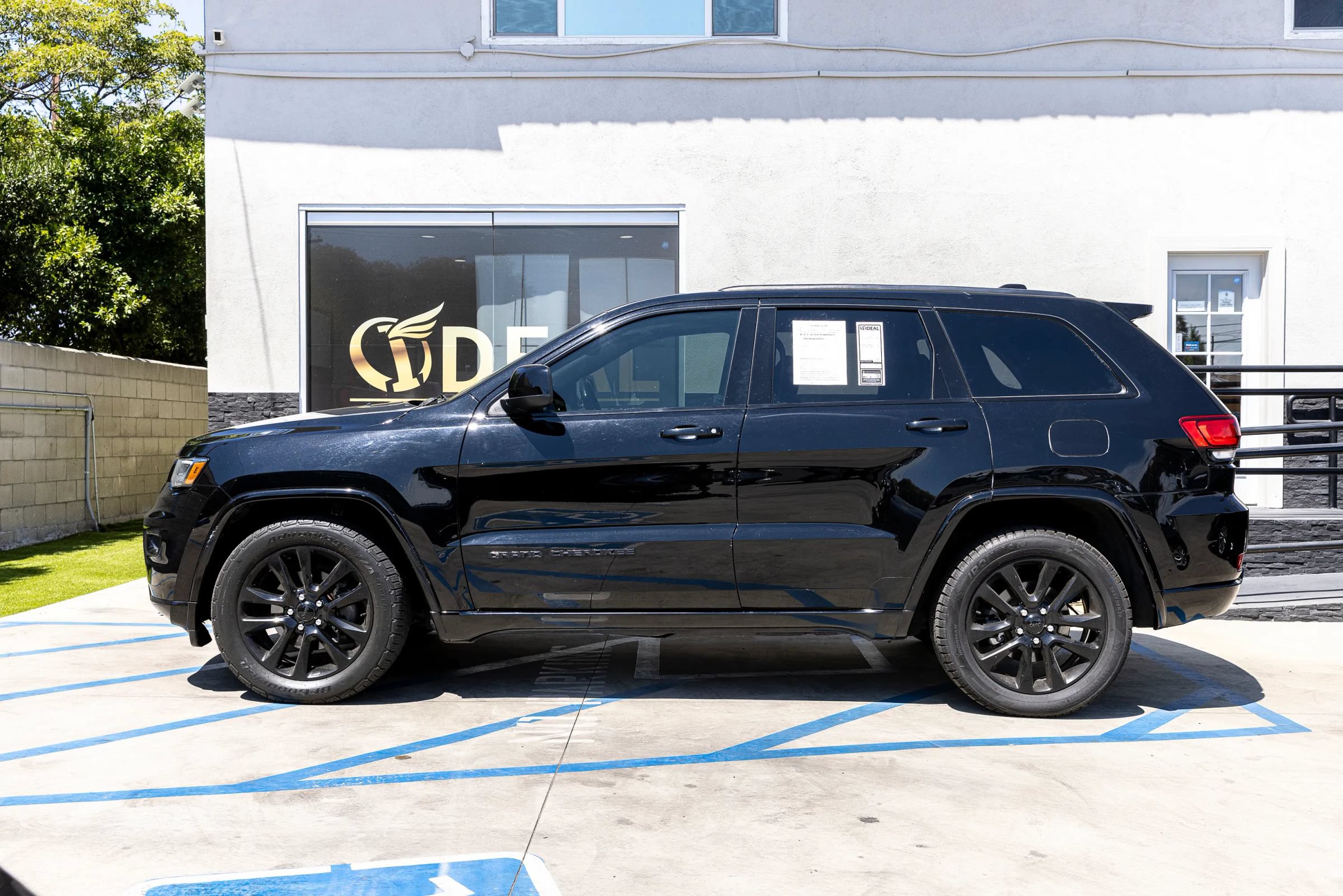 Used 2020 Jeep Grand Cherokee Altitude AWD/4WD image 10