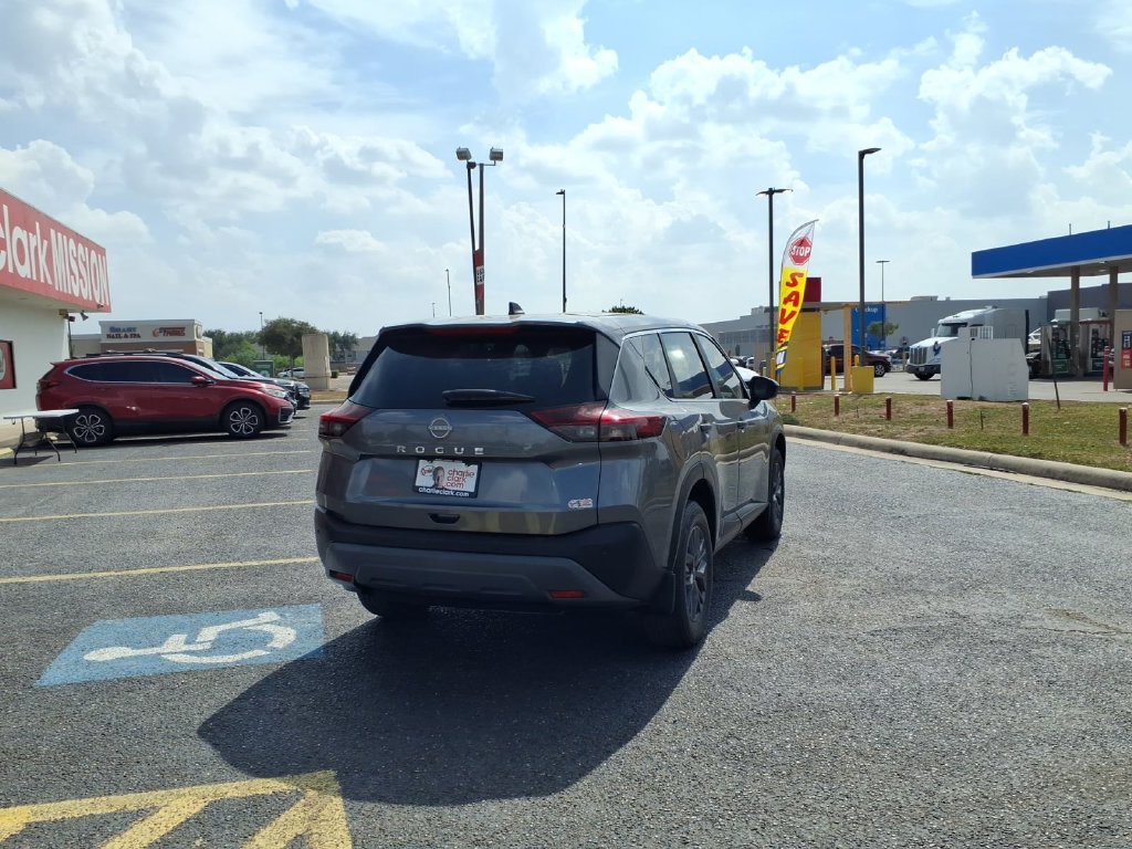 Used 2023 Nissan Rogue S FWD image 5