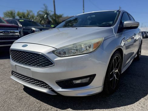 Used 2015 Ford Focus SE w/ SE Sport Package FWD image 3