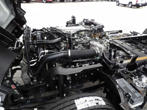Used 2024 Chevrolet Low Cab Forward 5500HD RWD image 45