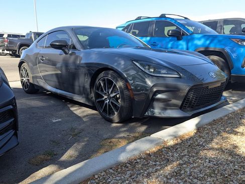 Used 2023 Toyota GR86 image 3