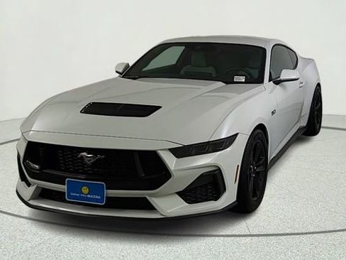 Used 2025 Ford Mustang GT RWD image 2