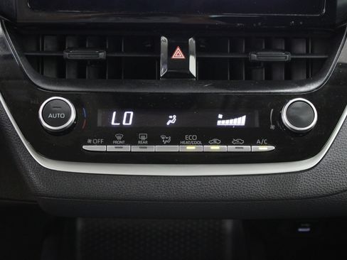Used 2025 Toyota Corolla LE FWD image 18