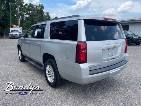 Used 2017 Chevrolet Suburban LT w/ Luxury Package RWD image 12