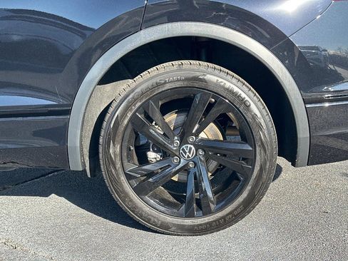 Used 2023 Volkswagen Tiguan SE R-Line image 9