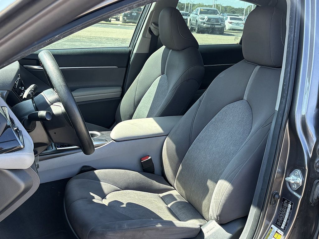 Used 2022 Toyota Camry LE FWD image 6