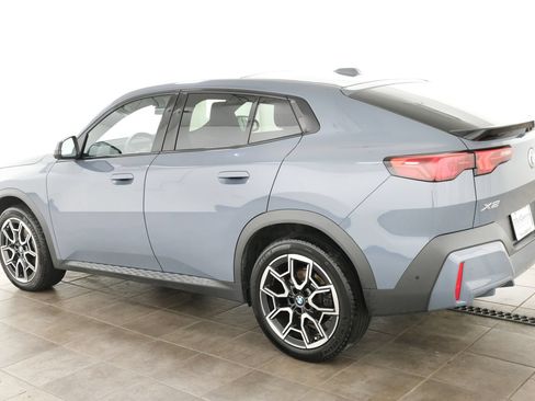 Used 2025 BMW X2 xDrive28i w/ Premium Package AWD/4WD image 3