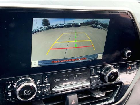 Used 2023 Toyota Highlander Limited image 28
