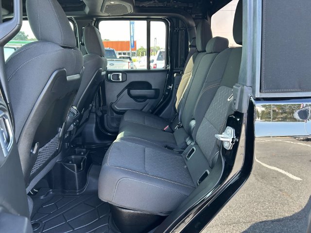 Used 2024 Jeep Gladiator Mojave w/ Technology Group AWD/4WD image 12