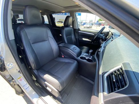 Certified 2018 Toyota Highlander XLE AWD/4WD image 25