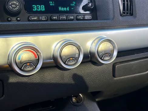 Used 2005 Chevrolet SSR w/ Preferred Equipment Group image 24