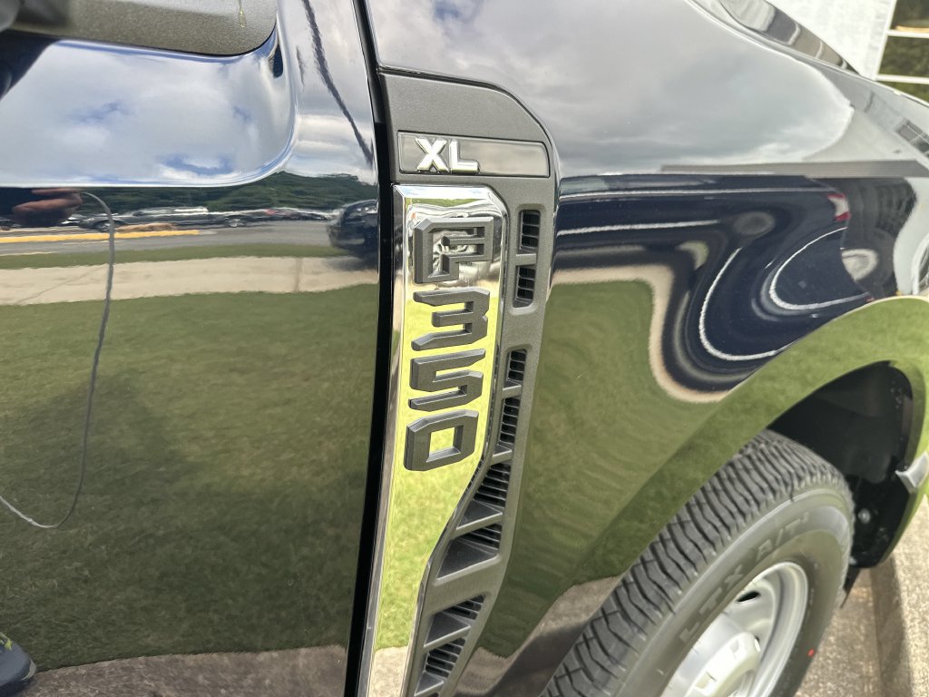 New 2025 Ford F350 XL w/ 360-Degree Camera Package RWD image 9