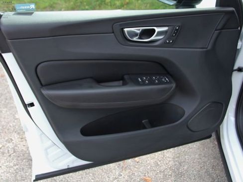 Used 2023 Volvo XC60 B5 Plus w/ Protection Package Premier image 12