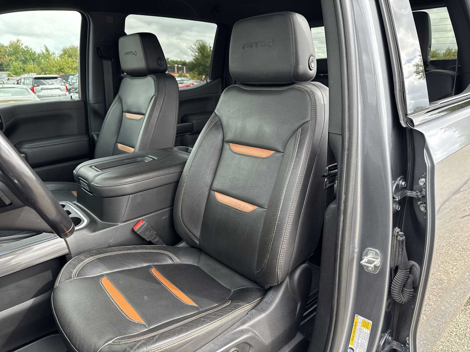 Used 2022 GMC Sierra 1500 AT4 w/ AT4 Preferred Package AWD/4WD image 11