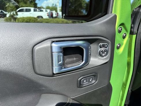 Used 2025 Jeep Gladiator Sport AWD/4WD image 18