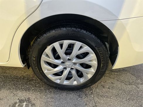 Used 2019 Toyota Corolla LE image 10