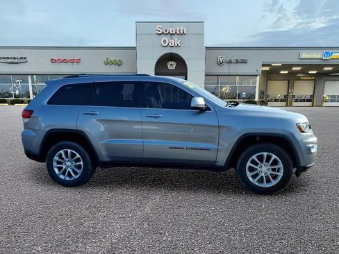 Certified 2021 Jeep Grand Cherokee Laredo AWD/4WD image 2