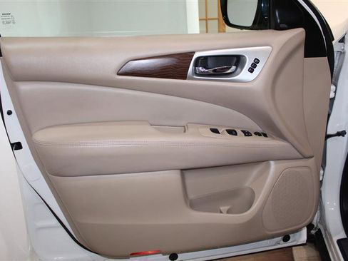 Used 2017 Nissan Pathfinder Platinum w/ Family Entertainment Package image 35