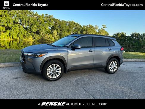 Used 2024 Toyota Corolla Cross LE w/ Moonroof Package image 1