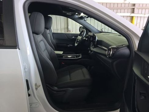 Used 2025 Chevrolet Equinox LT AWD/4WD image 5