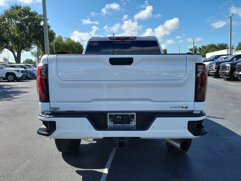 Used 2025 GMC Sierra 2500 AT4 w/ AT4 Premium Plus Package AWD/4WD image 9