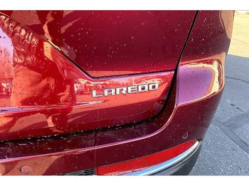 Used 2023 Jeep Grand Cherokee Laredo image 20