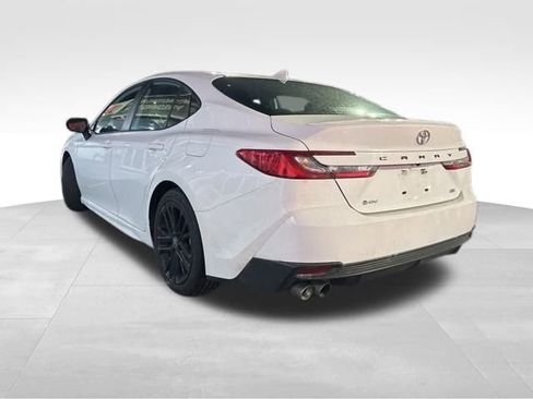 Used 2025 Toyota Camry SE image 7